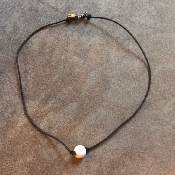 Urban Outfitters Jewelry - 🌸 Urban Outfitters Single Pearl Necklace